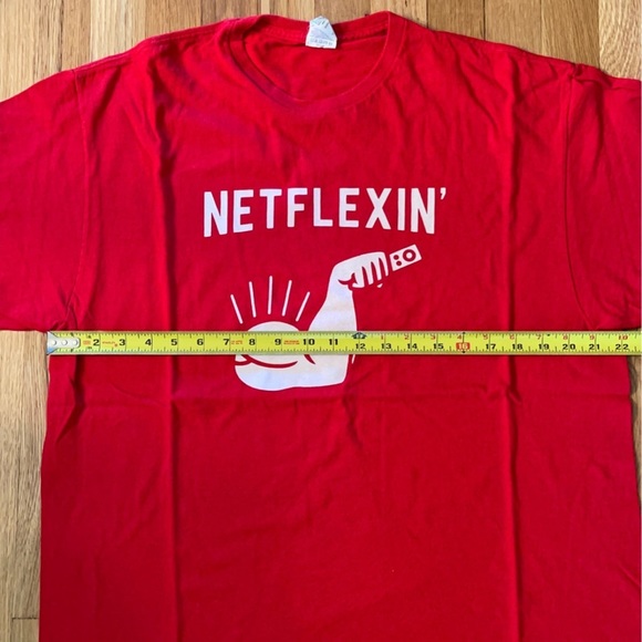 Netflexin' Mens Red T-shirt - Picture 4 of 6